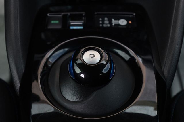 2018 Nissan LEAF SV - 23059166 - 37