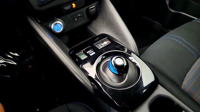 2018 Nissan Leaf SV Hatchback w/ Technology Package - 23068918 - 14
