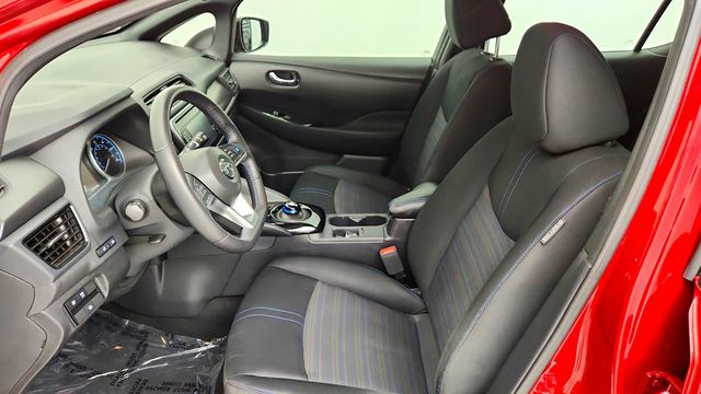 2018 Nissan Leaf SV Hatchback w/ Technology Package - 23068918 - 18