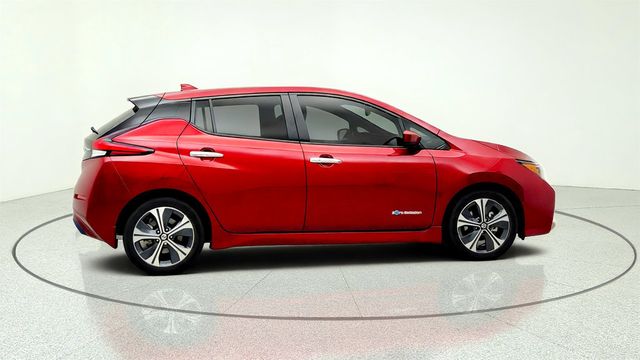 2018 Nissan Leaf SV Hatchback w/ Technology Package - 23068918 - 3