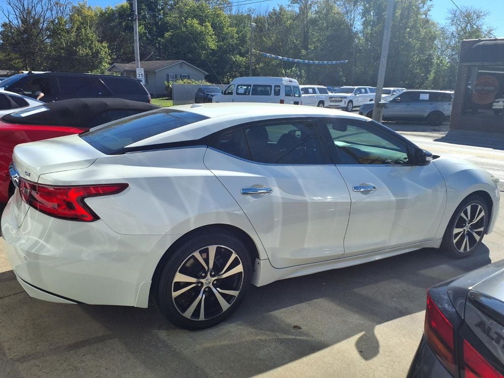Nissan Maxima photo 3