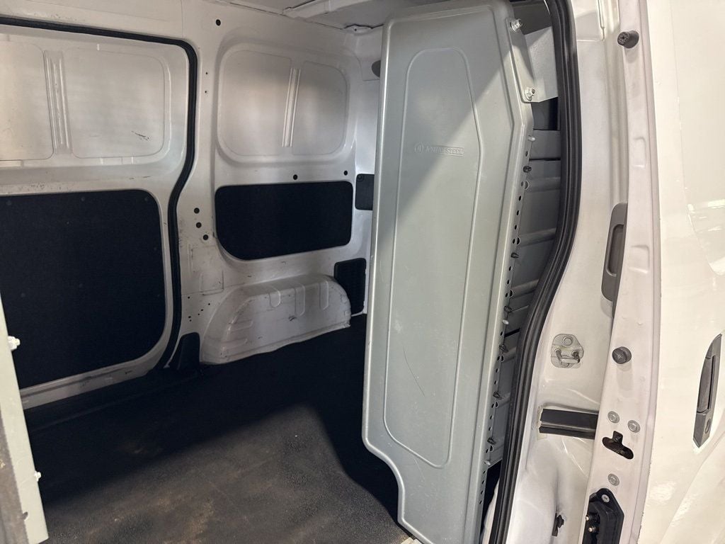 2018 Nissan NV200 SV photo 27