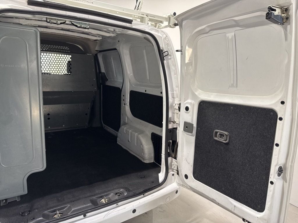 2018 Nissan NV200 SV photo 29