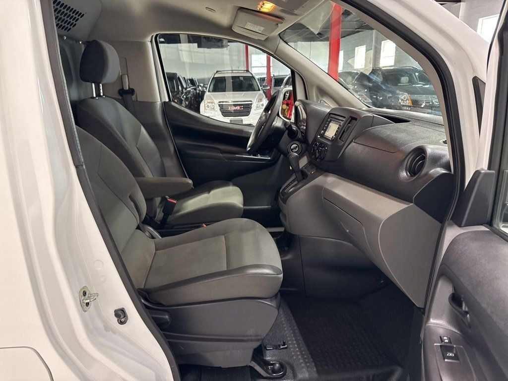 2018 Nissan NV200 SV photo 34