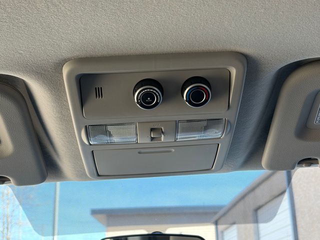 2018 Nissan NV Passenger 2018 Nissan Bus  - 22954729 - 39