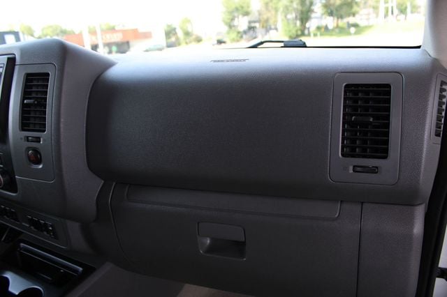 2018 Nissan NV Passenger NV3500 HD SL V8 - 23068909 - 14