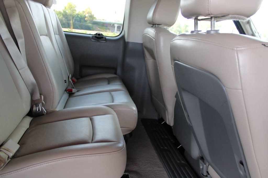 2018 Nissan NV Passenger NV3500 HD SL V8 - 23068909 - 17
