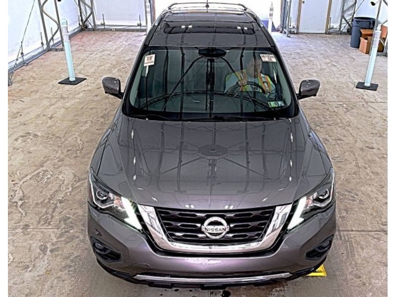 2018 Nissan Pathfinder 4x4 Platinum photo 2