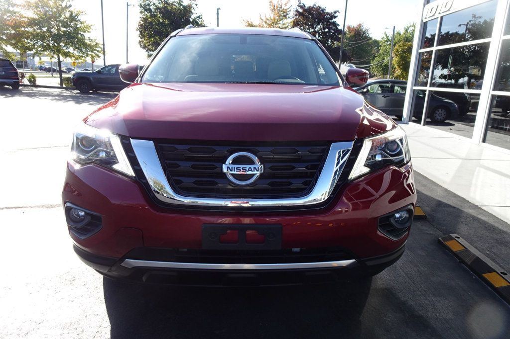 2018 Nissan Pathfinder SV photo 3