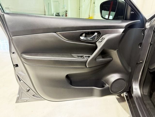 2018 Nissan Rogue AWD S - 22932368 - 24