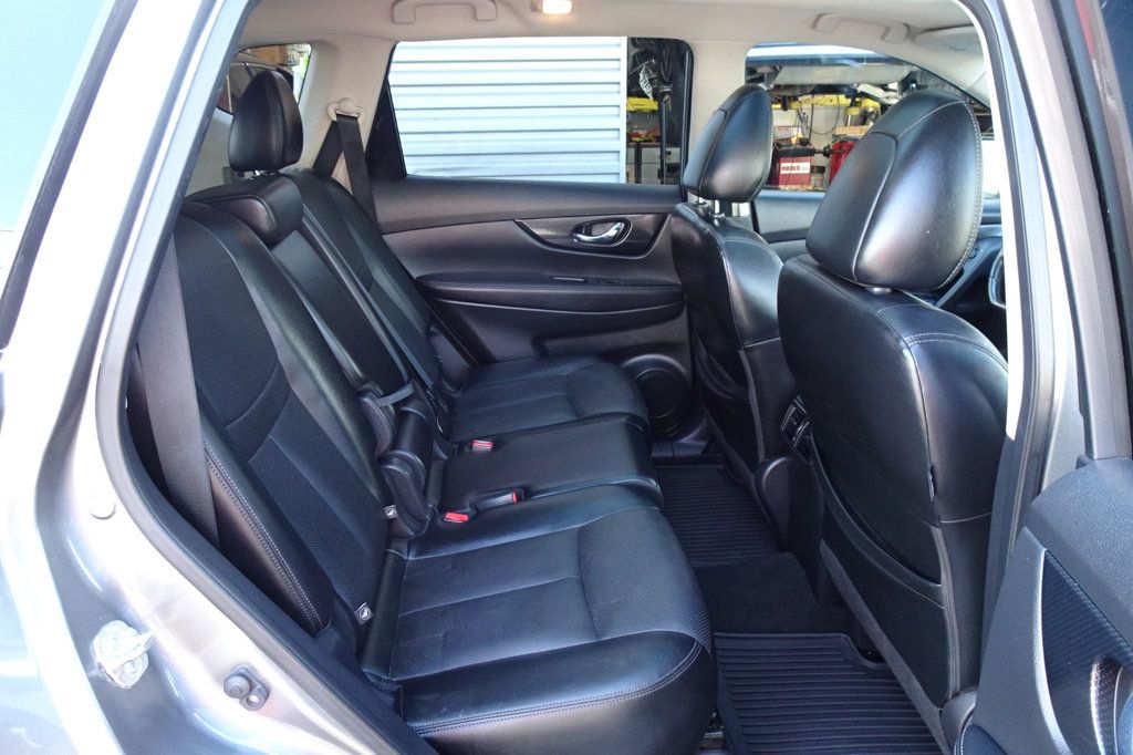 2018 Nissan Rogue SL photo 12