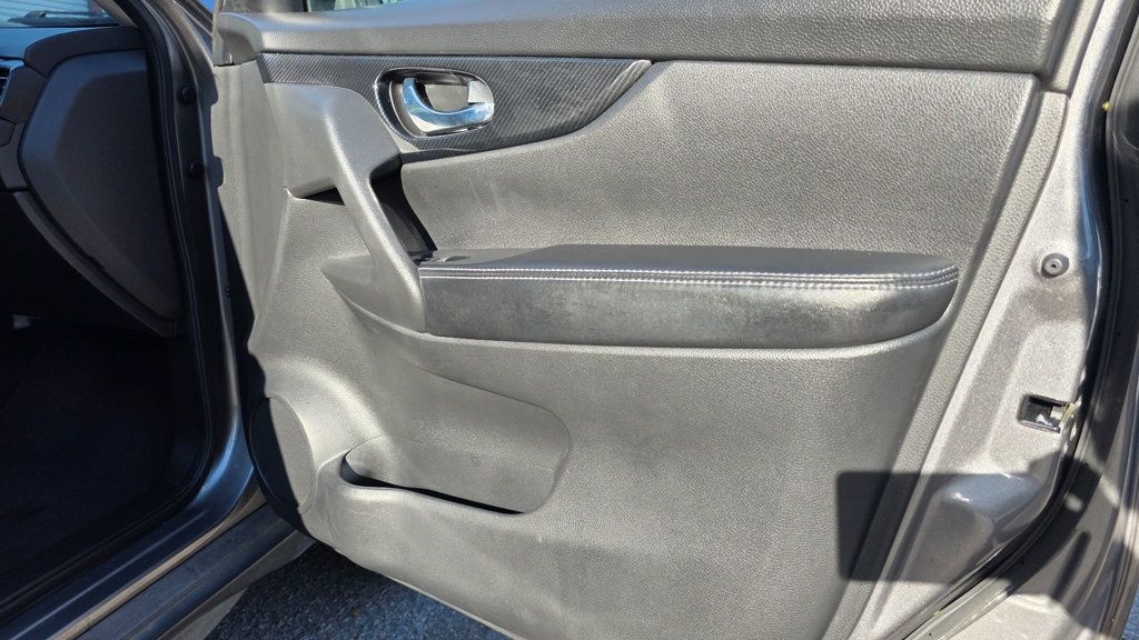 2018 Nissan Rogue AWD SL - Locally Owned, Well Cared For - 23095084 - 29