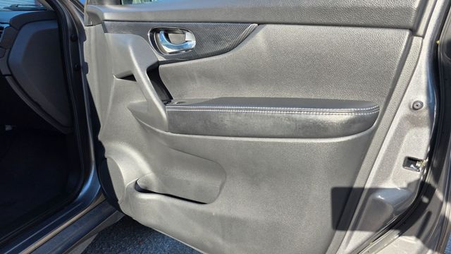 2018 Nissan Rogue AWD SL - Locally Owned, Well Cared For - 23095084 - 29