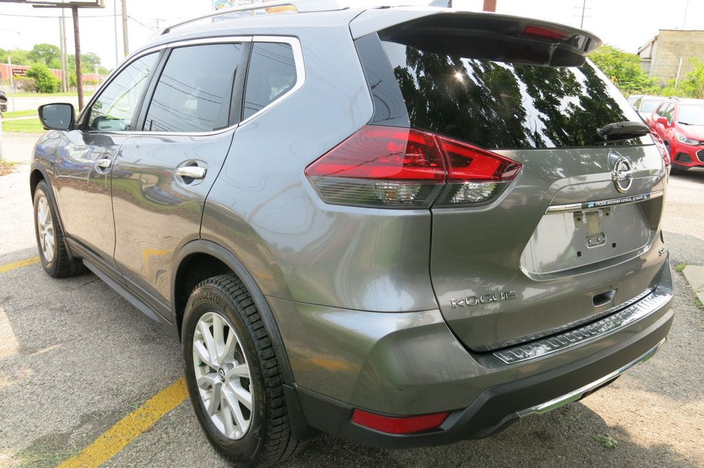 2018 Nissan Rogue SV photo 3