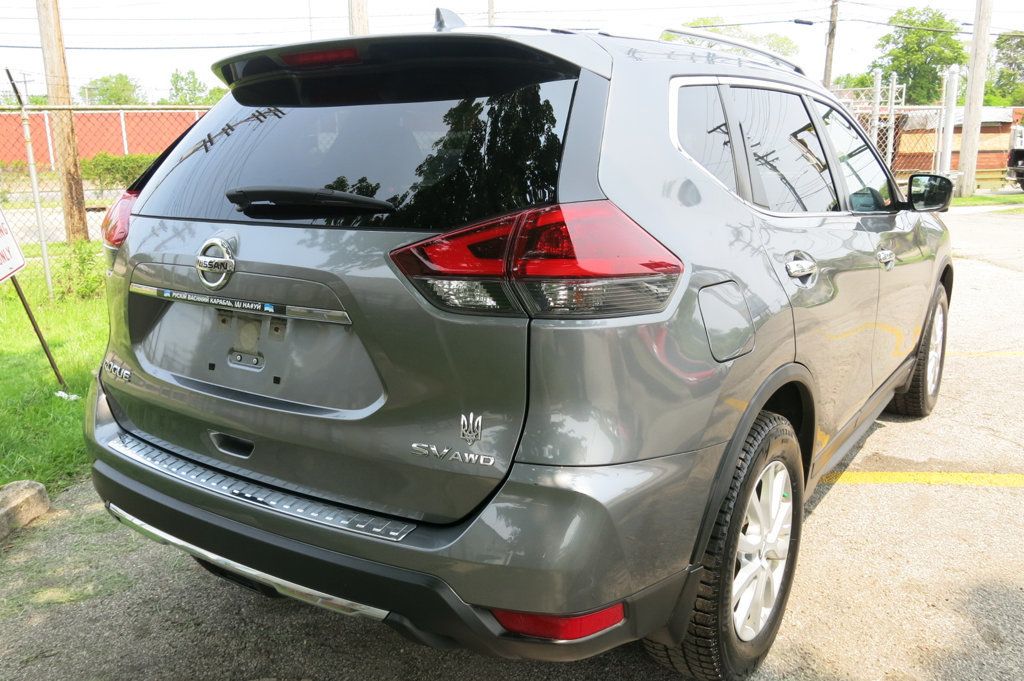 2018 Nissan Rogue SV photo 4