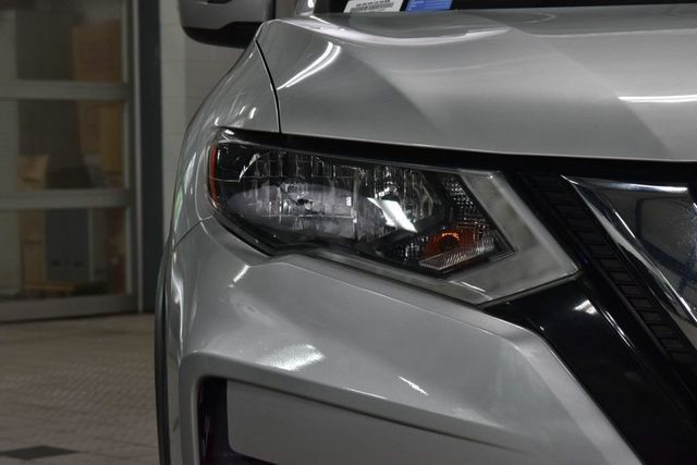 2018 Nissan Rogue AWD SV - 23025619 - 11