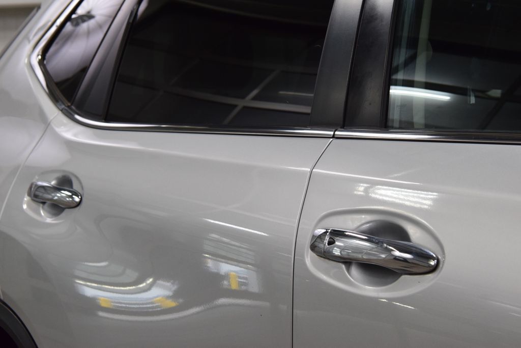 2018 Nissan Rogue AWD SV - 23025619 - 15