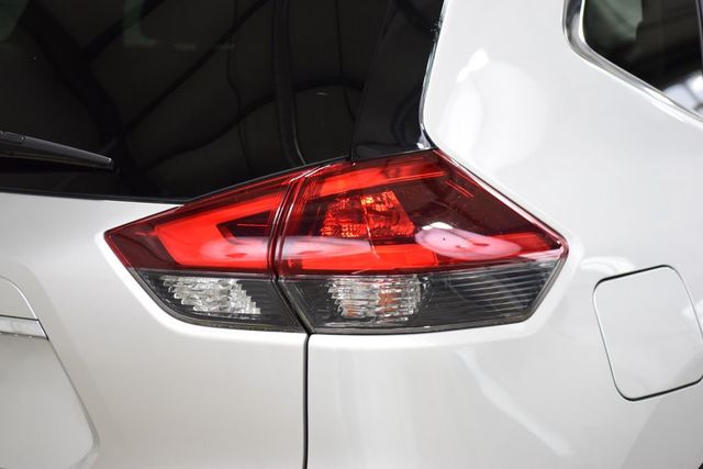 2018 Nissan Rogue AWD SV - 23025619 - 16