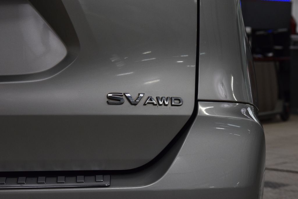 2018 Nissan Rogue AWD SV - 23025619 - 18