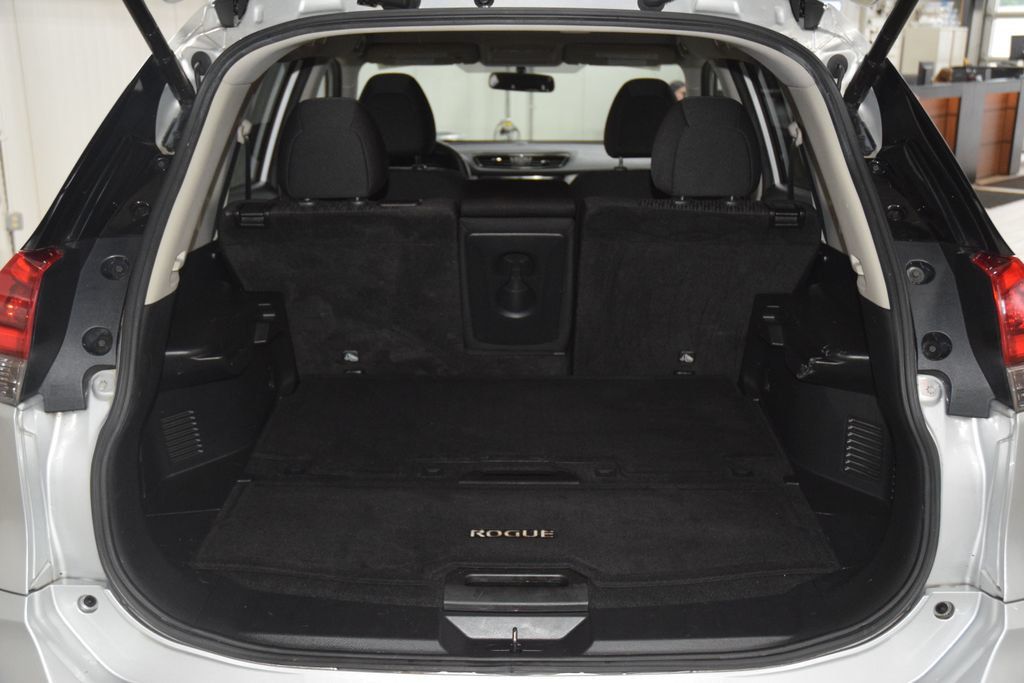 2018 Nissan Rogue AWD SV - 23025619 - 21