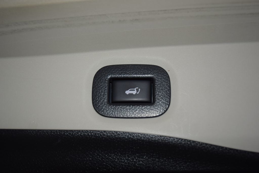 2018 Nissan Rogue AWD SV - 23025619 - 22