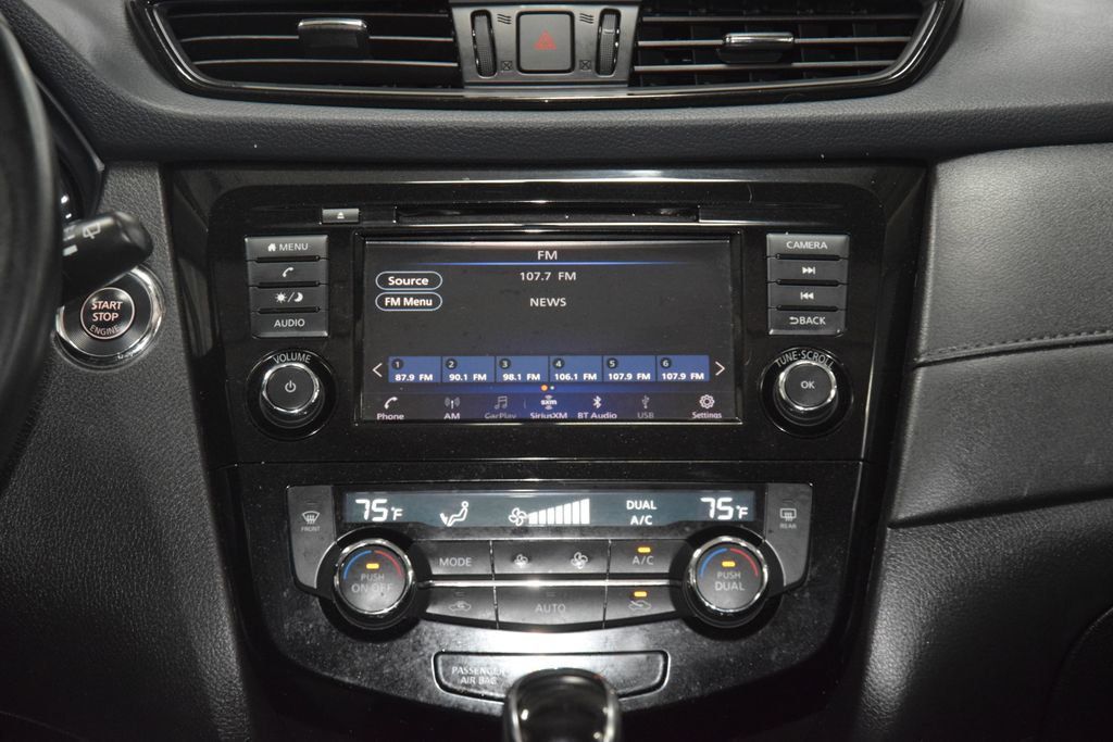 2018 Nissan Rogue AWD SV - 23025619 - 28