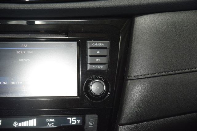 2018 Nissan Rogue AWD SV - 23025619 - 30