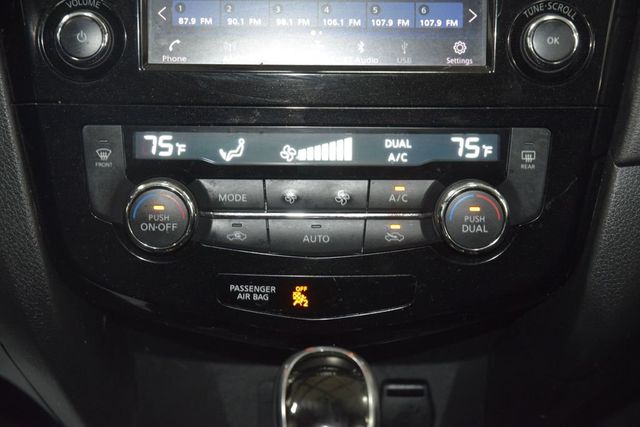 2018 Nissan Rogue AWD SV - 23025619 - 31