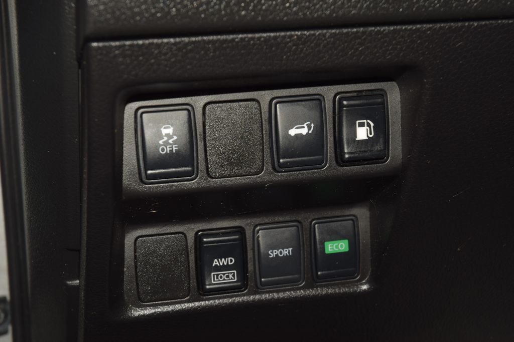 2018 Nissan Rogue AWD SV - 23025619 - 34
