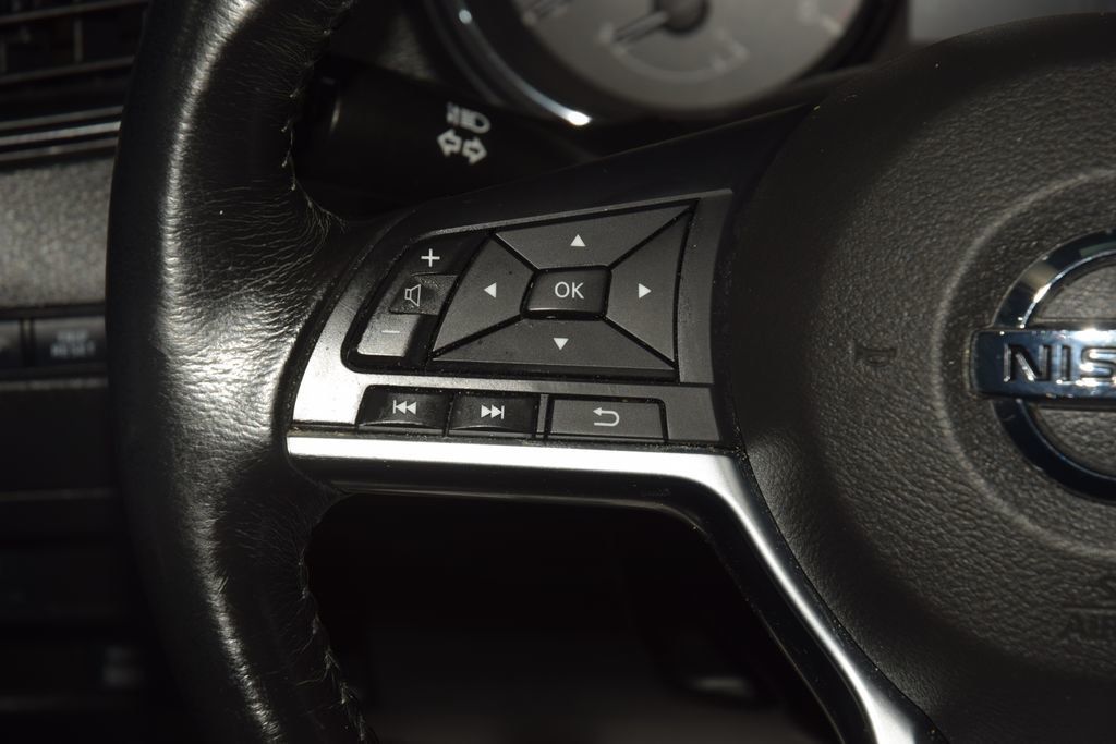 2018 Nissan Rogue AWD SV - 23025619 - 36