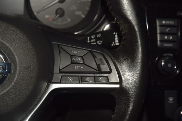 2018 Nissan Rogue AWD SV - 23025619 - 37
