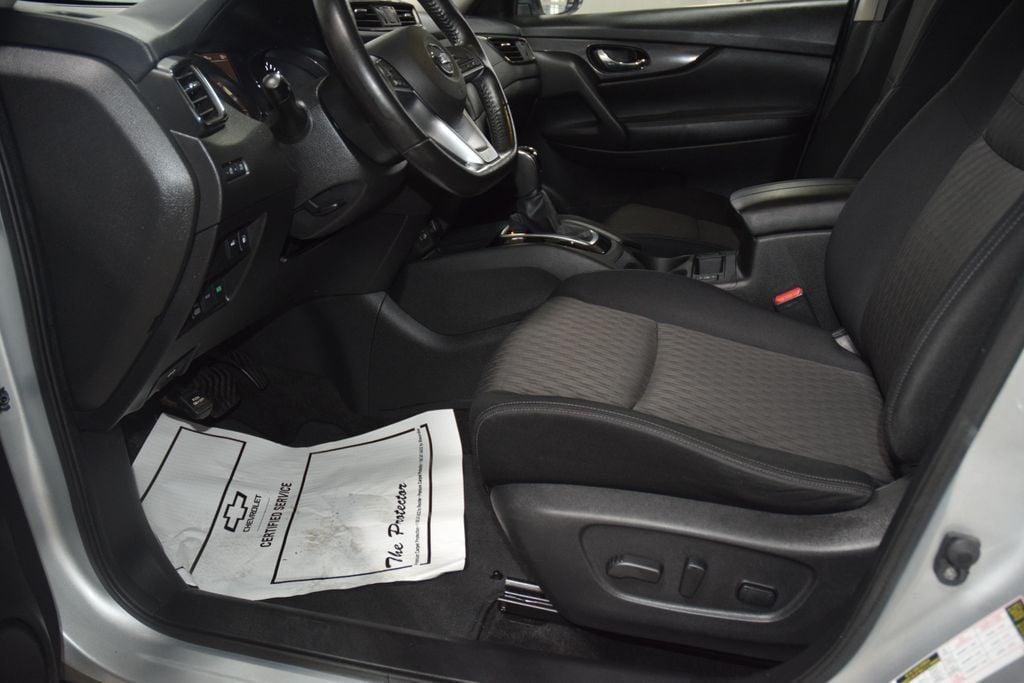 2018 Nissan Rogue AWD SV - 23025619 - 38