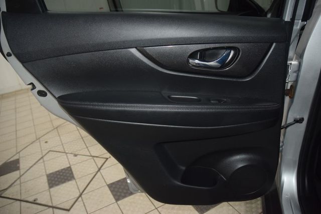2018 Nissan Rogue AWD SV - 23025619 - 43