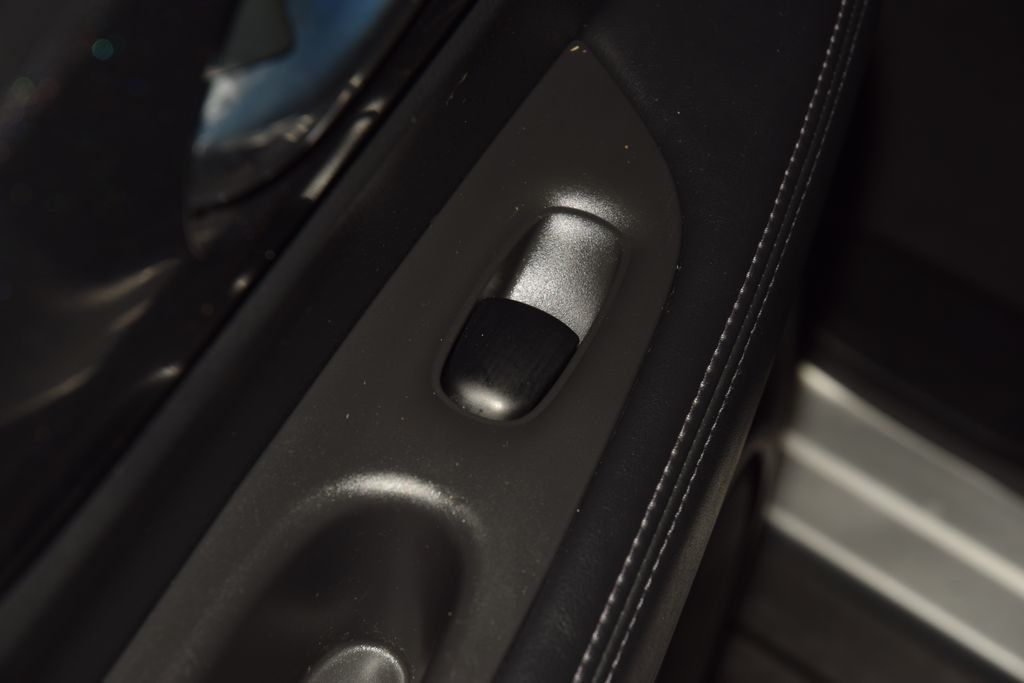 2018 Nissan Rogue AWD SV - 23025619 - 44