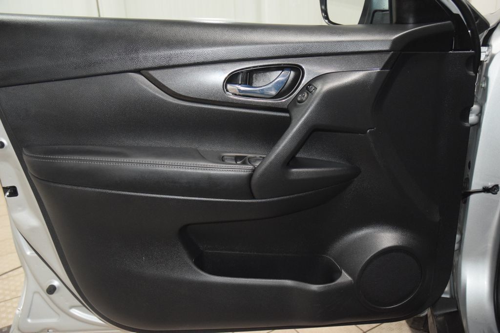 2018 Nissan Rogue AWD SV - 23025619 - 45