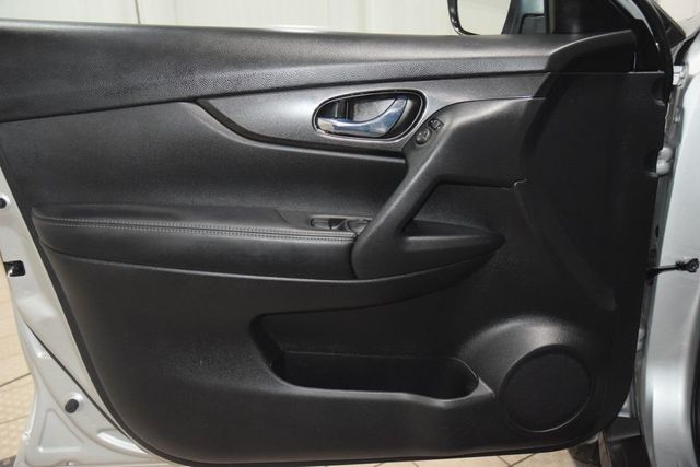 2018 Nissan Rogue AWD SV - 23025619 - 45