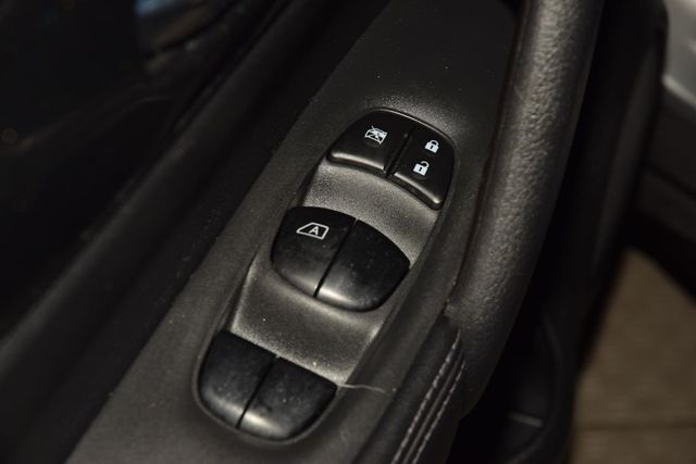 2018 Nissan Rogue AWD SV - 23025619 - 46