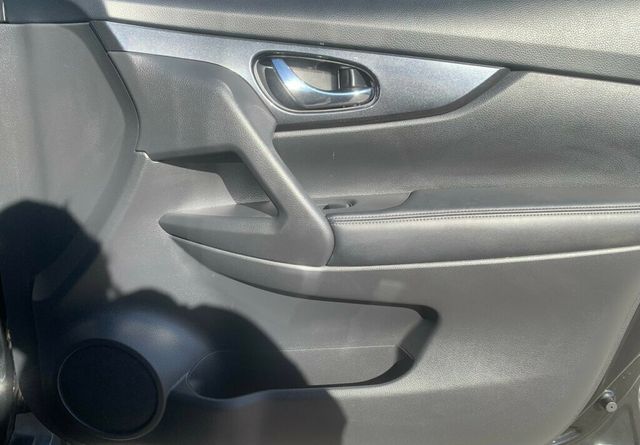 2018 Nissan Rogue AWD SV - 22961361 - 25