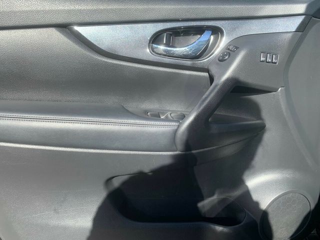 2018 Nissan Rogue AWD SV - 22961361 - 3