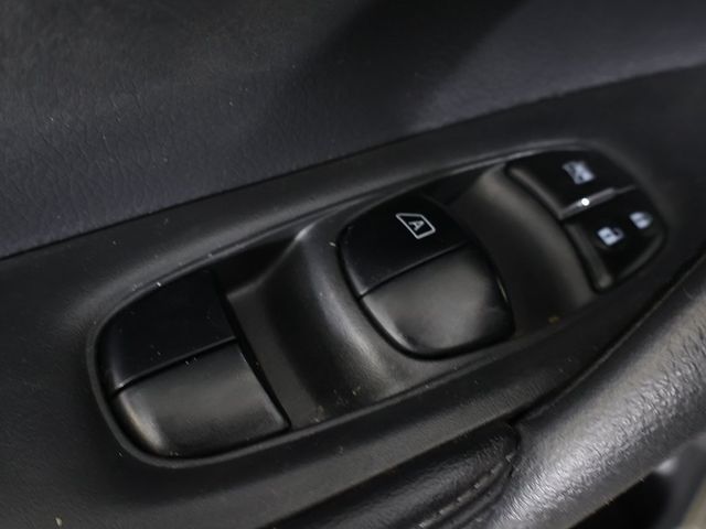 2018 Nissan Rogue AWD SV - 22993858 - 38