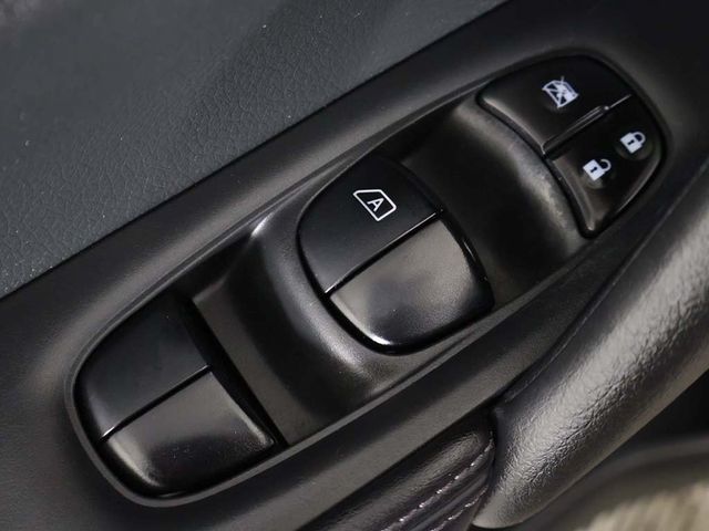 2018 Nissan Rogue AWD SV - 22967543 - 40