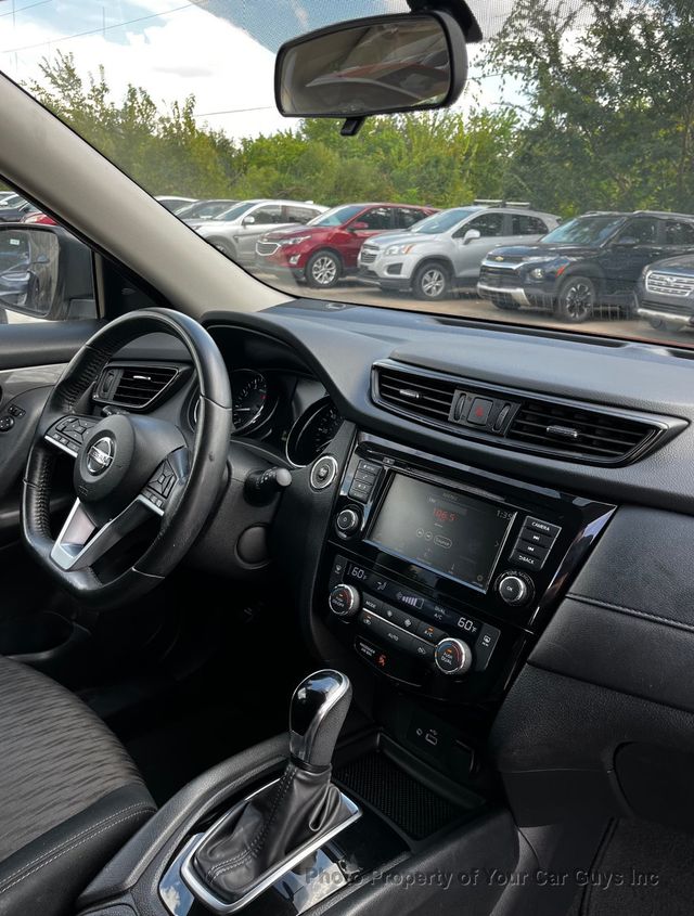 2018 Nissan Rogue AWD SV - 23088115 - 17