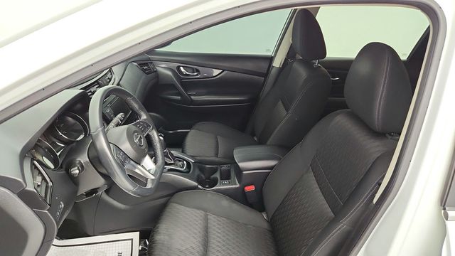 2018 Nissan Rogue AWD SV - 22950785 - 19