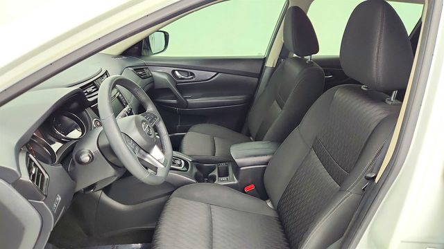 2018 Nissan Rogue AWD SV - 22971763 - 18