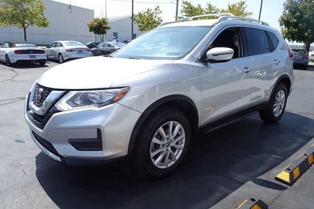 2018 Nissan Rogue AWD SV - 22570372 - 3