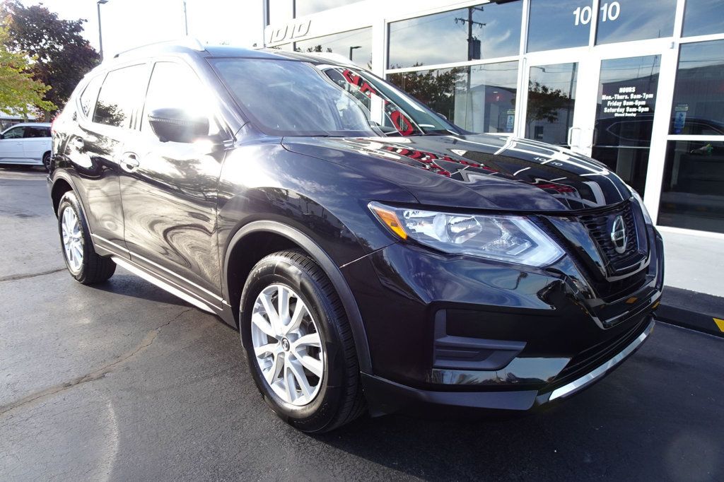 2018 Nissan Rogue SV photo 2