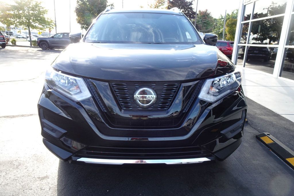2018 Nissan Rogue SV photo 3