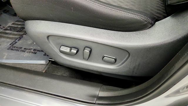 2018 Nissan Rogue AWD SV w/ Premium Package & Navigation - 23041098 - 9
