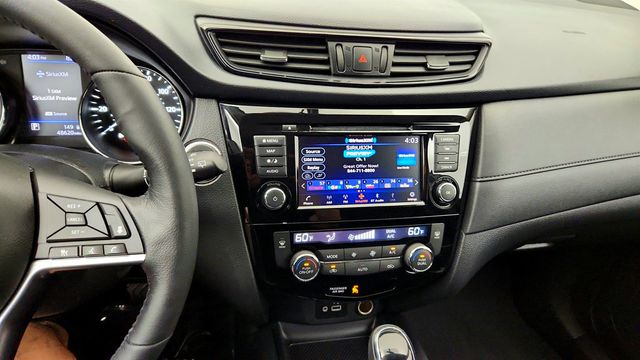 2018 Nissan Rogue AWD SV w/ Premium Package & Navigation - 23041098 - 15