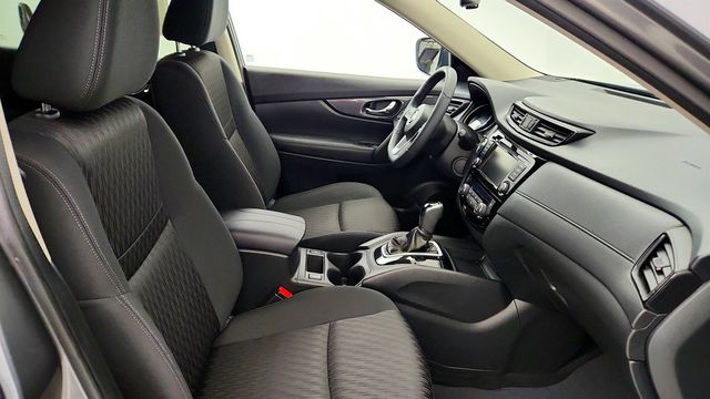 2018 Nissan Rogue AWD SV w/ Premium Package & Navigation - 23041098 - 22
